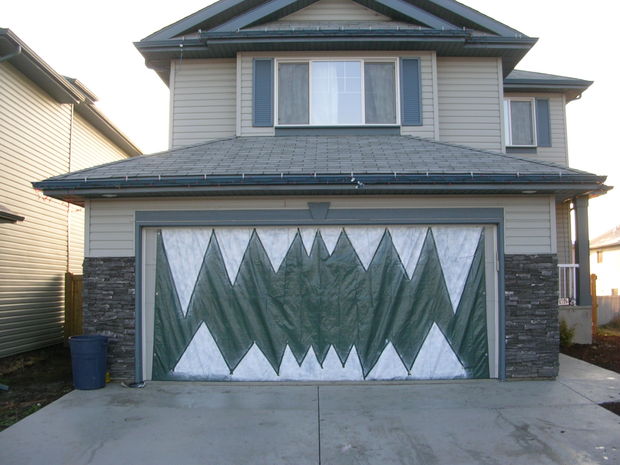 Halloween garage door decoration - Monster mouth